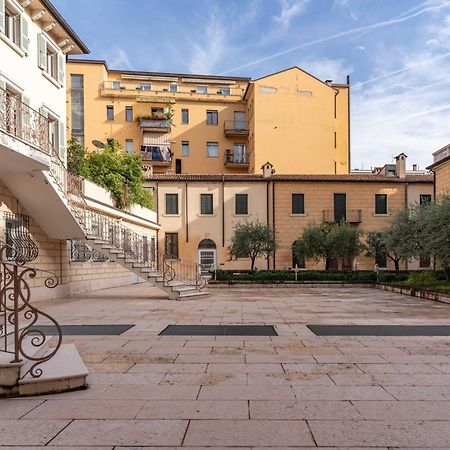 -Near Arena & Parking - Pet Friendly Historical Arena Palace Apartment Verona Bagian luar foto