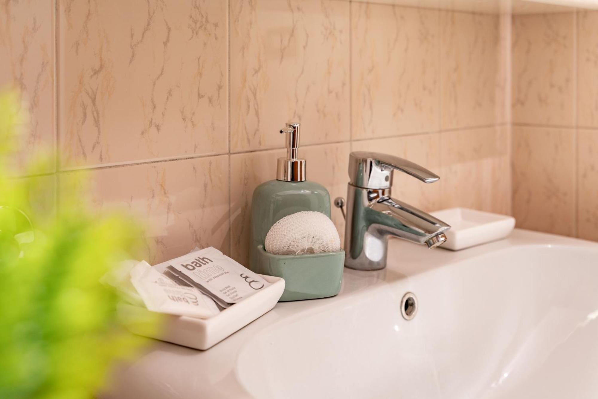 -Near Arena & Parking - Pet Friendly Historical Arena Palace Apartment Verona Bagian luar foto