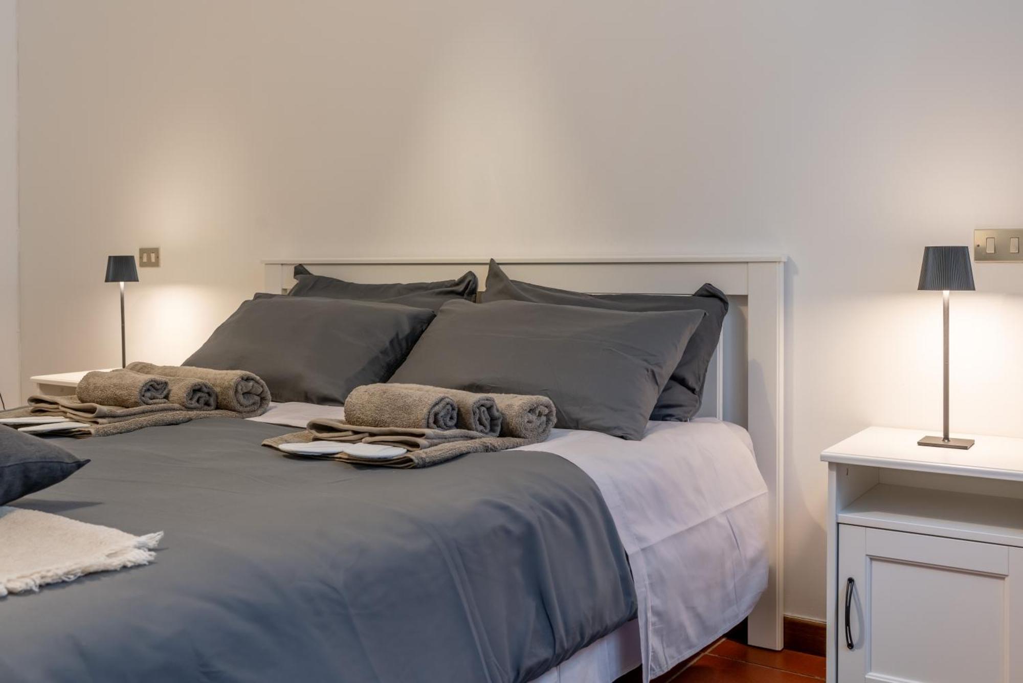 -Near Arena & Parking - Pet Friendly Historical Arena Palace Apartment Verona Bagian luar foto