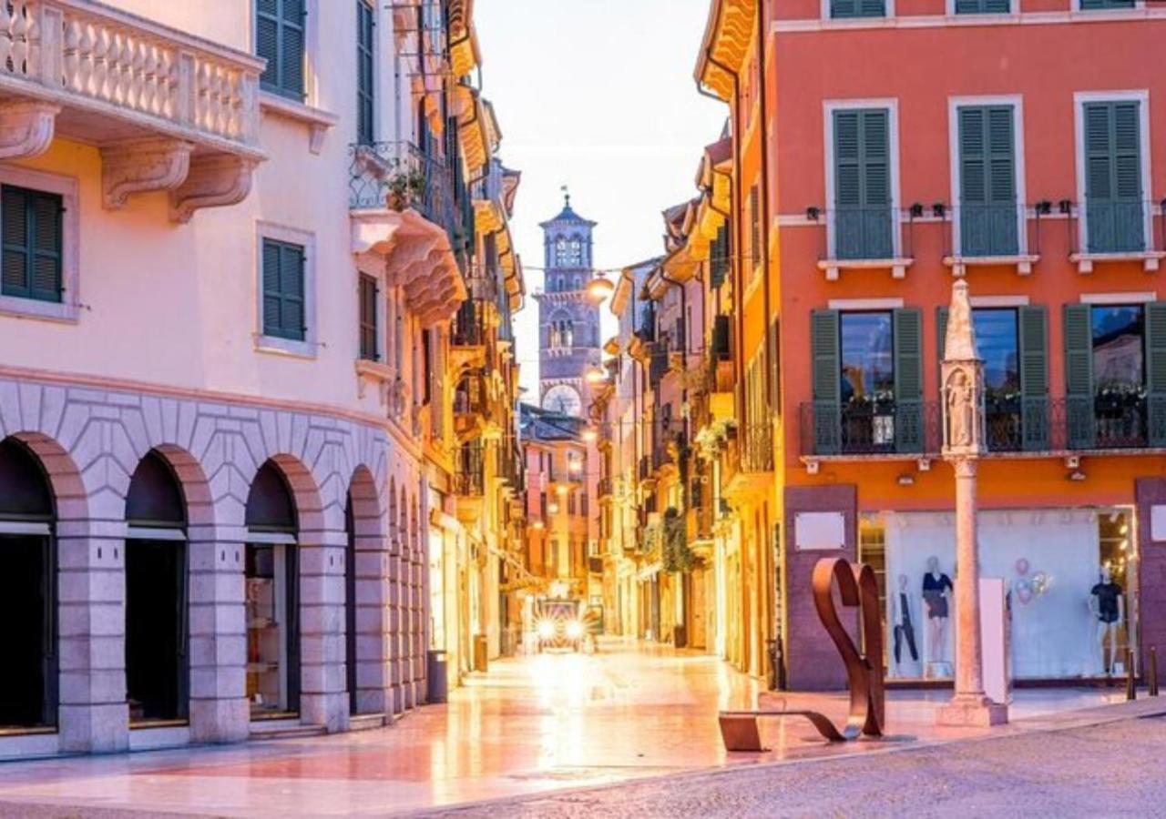 -Near Arena & Parking - Pet Friendly Historical Arena Palace Apartment Verona Bagian luar foto