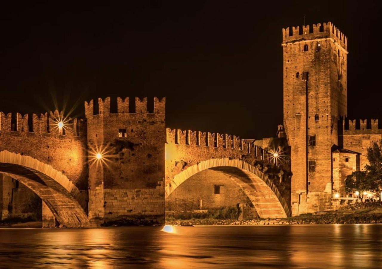 -Near Arena & Parking - Pet Friendly Historical Arena Palace Apartment Verona Bagian luar foto